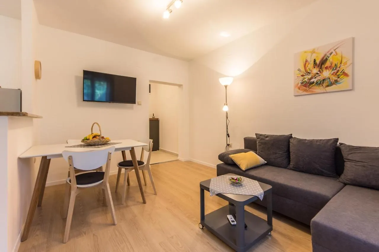 Piccola Pineta Apartment Pula