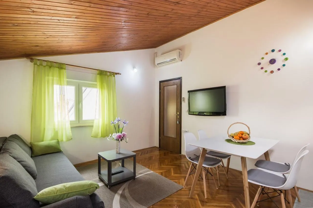 Piccola Pineta Apartment Pula 0*,  Croatia